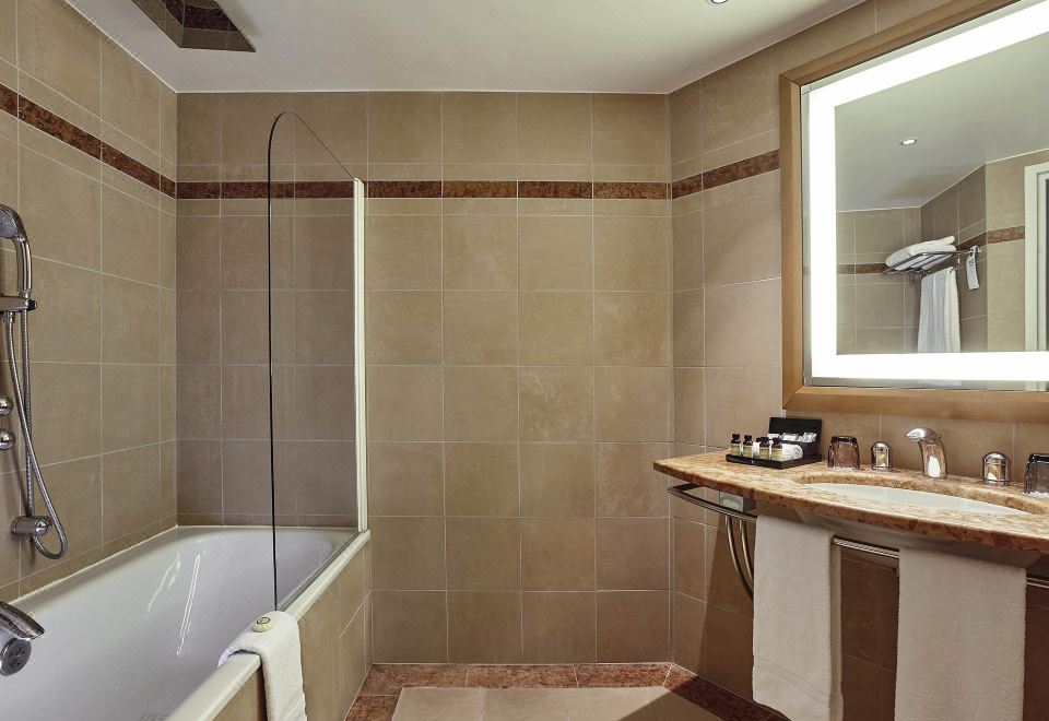 Pullman Paris la DéfenseFamily Room, 2 Connecting Rooms, 1 King Size Bed, 2 Single Size Beds