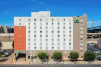 Holiday Inn Express PHILADELPHIA - PENNS LANDING by IHG Hotels in 
