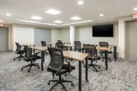Comfort Inn & Suites Newark Liberty International Airport