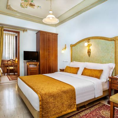 Family Room (Backyard View) ad Imperial Palace Hotel Thessaloniki Promo Code