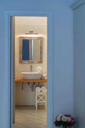 带阳台和城市景观的豪华双人房-一楼