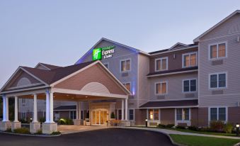 Holiday Inn Express & Suites Tilton - Lakes Region