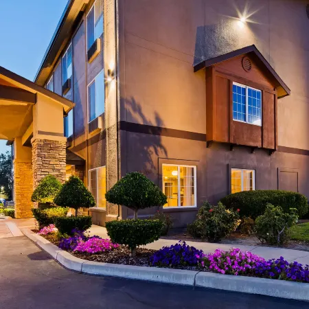 Best Western Plus Rama Inn Suites