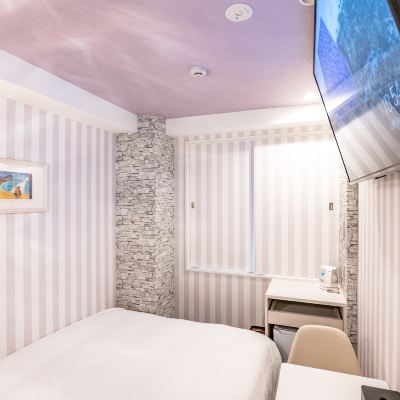 【帶浴缸】 雙人床，無煙（單獨衛生間） 【小型雙人床房】【無煙】 Hotel Prism優惠