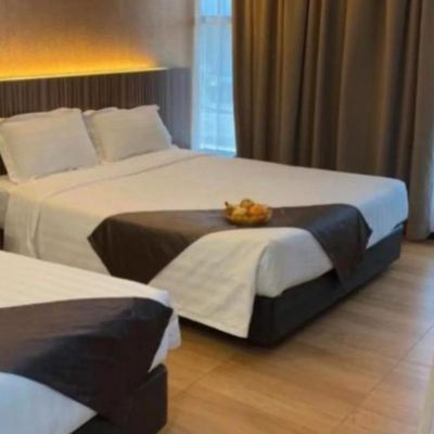 Bilik Deluxe Bertiga Kupon Capital O 90447 Hotel Ezzyhome Kebun Teh