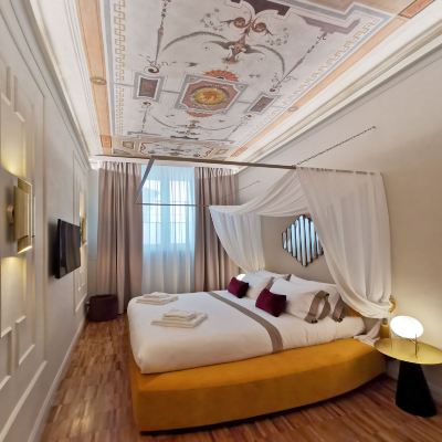 Deluxe Suite With Bathtub Renascentia Garden Relais Promo Code