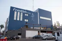 Frankie´s Hotel Hotele w: 
