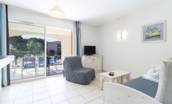 Aryana Hotel - Housity