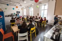 Avenue Hostel Отели в г. 