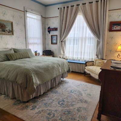 Comfort Room, 1 King Bed, Ground Floor The Inn at Ludington Promo Code