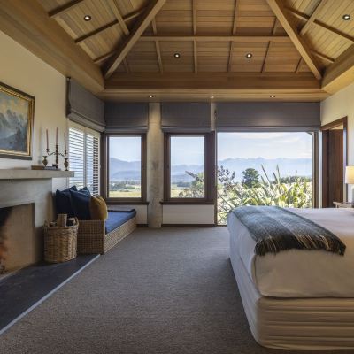 Deluxe King Room with Lake View Cabot Lodge Promo Code