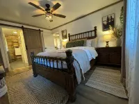Rustic Solitude 5Bdr/4Bth/2940 sqft Luxury Lodge