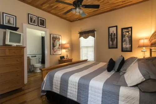 Calhoun House Inn & Suites