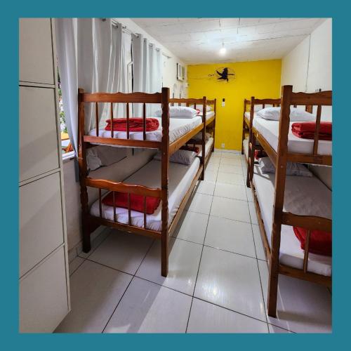 混合宿舍中的上下铺床位