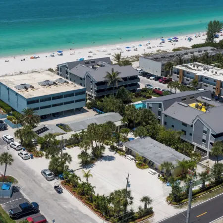 A Tropical Breeze Beach Club - Anna Maria Island