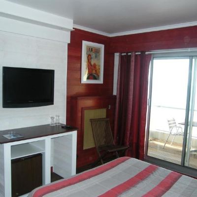 Small Double Room - Pine Trees View