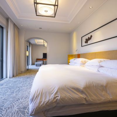 クイーンサイズベッド 桔梗スイート 旧軽井沢KIKYOキュリオ・コレクションbyヒルトン クーポン