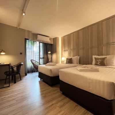 Nares Deluxe Twin Room