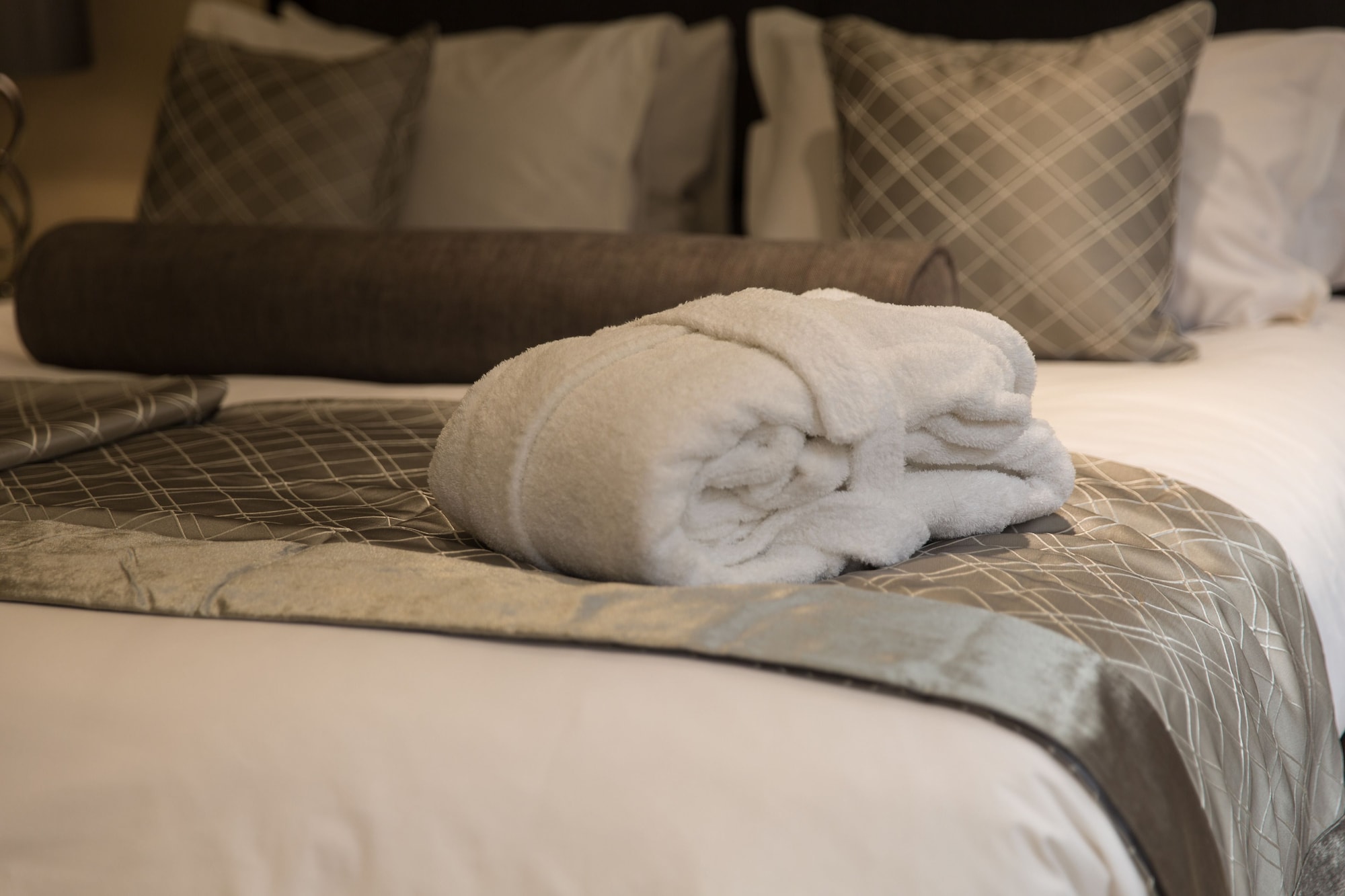 标准开放式客房， 1 张特大床， 厨房