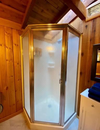 Snow Bunny Cottage, Pets Welcomed!Two-Bedroom House