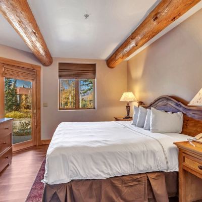 Four-Bedroom Cabin