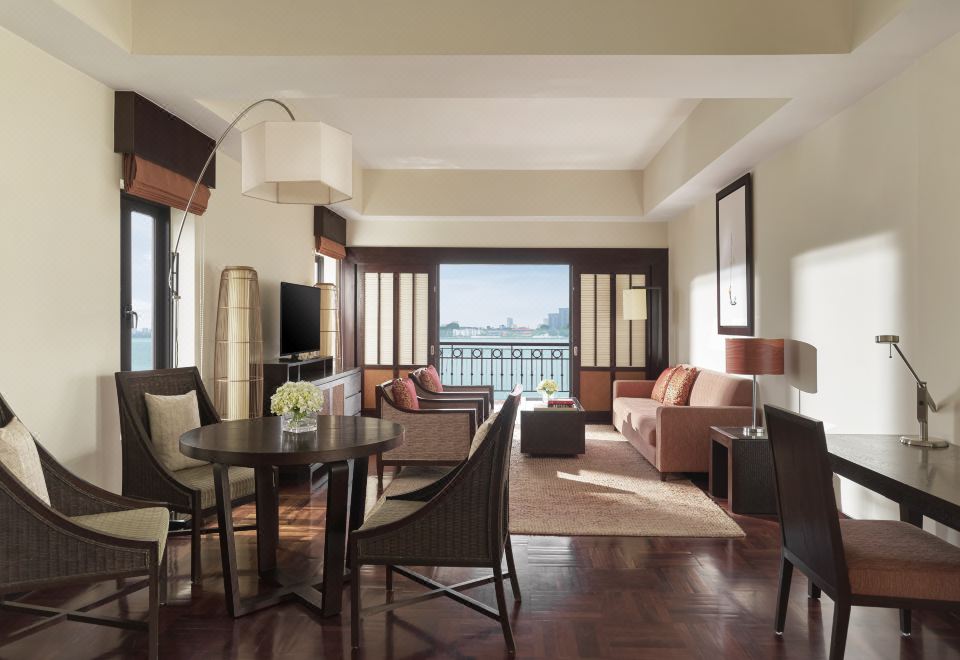 湖景一卧室套房（可使用俱乐部休息室）