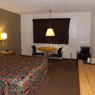Standard Queen Room - Non-Smoking KCI Lodge Promo Code