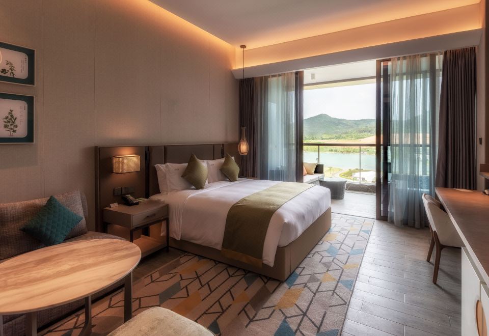 温泉高级湖景大床房