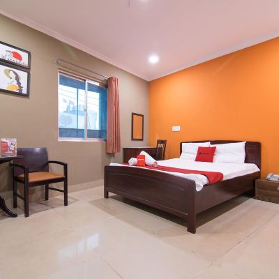 Superior Room RedDoorz @ Nguyen Kiem Street Promo Code