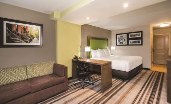 La Quinta Inn & Suites by Wyndham Brooklyn Central