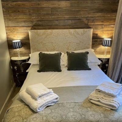 Double Room, Ensuite (Small Buck)