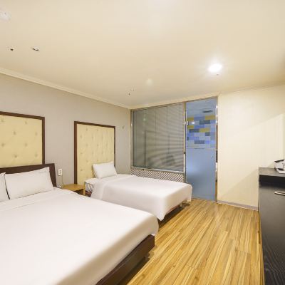 디럭스 트윈 (더블 + 싱글) Changwon Jungangdong Hotel Central 쿠폰