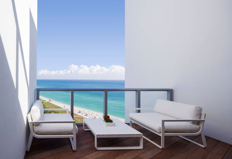 頂層泳池，兩臥室套房，海景，陽臺