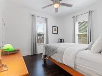 Renovated Bungalow 1 Block from Downtown Seneca! 7 miles from Clemson! Hotels in Seneca