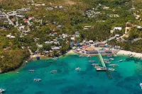 8 Colors Beach House Resort