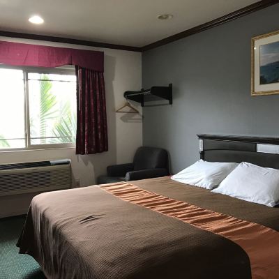 King Room-Non-Smoking Starlight Inn Canoga Park Promo Code