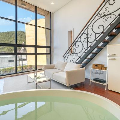 B104(2F / European Whirlpool Tub) 태안(안면도) 보헤미아빌리지펜션 쿠폰