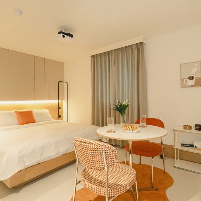 Down Cinema & Brew (Non Smoking In All Room, King Bed, Capsule Coffee Machine) Guri Rose Motel 쿠폰