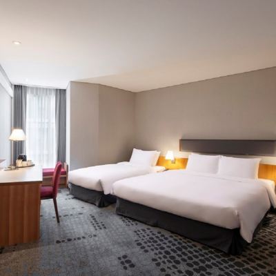 주니어 스위트 더블 침대 1개 & 싱글 침대 1개 이비스 앰배서더 서울 명동 쿠폰