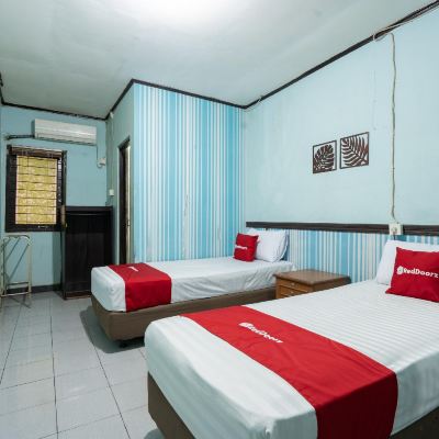Reddoorz Deluxe Twin Room Hotel Aida Promo Code