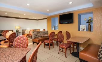 Travelodge by Wyndham Fort Wayne North