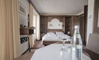 Hotel-Restaurant Zum Hirschhaus - Housity