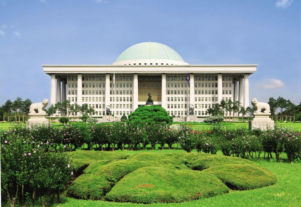 The National Museum in Koregaon Park is a large building at New York Hotel