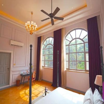 Hermitage Suite With Bathtub