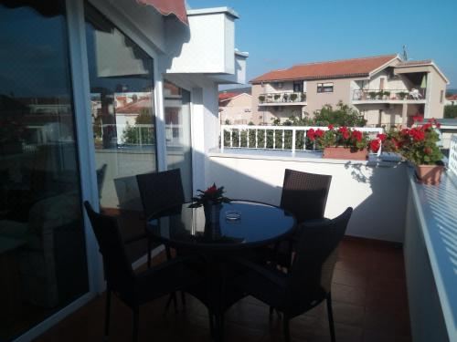 舒适两卧室公寓 - 带露台