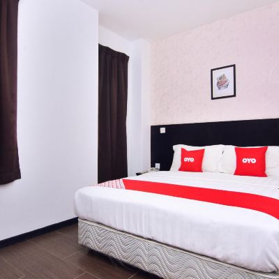 Bilik Queen Standard Tiada Tingkap Kupon OYO 43959 Astana Hotel