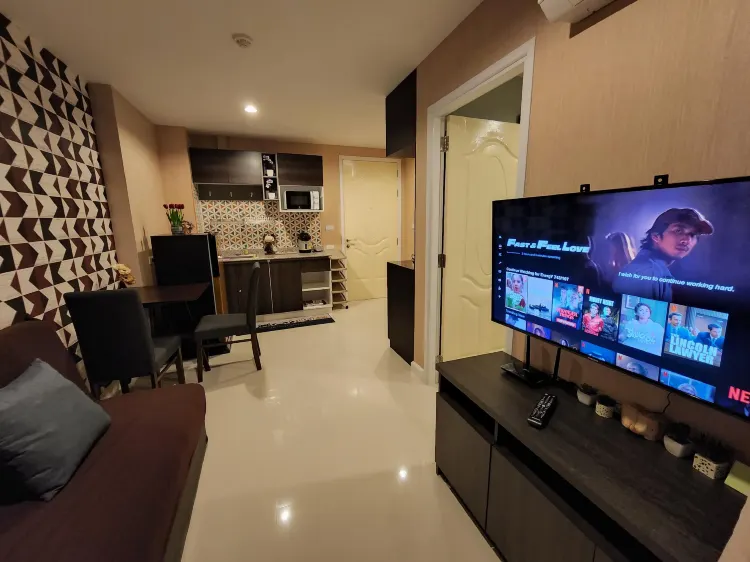 ห้องดีลักซ์เตียงควีนไซส์พร้อมวิวสระว่ายน้ำ