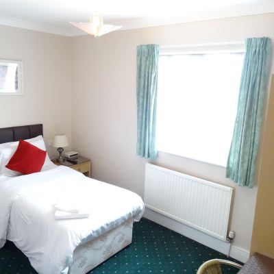 Twin Room Ensuite AJ Lodge Promo Code
