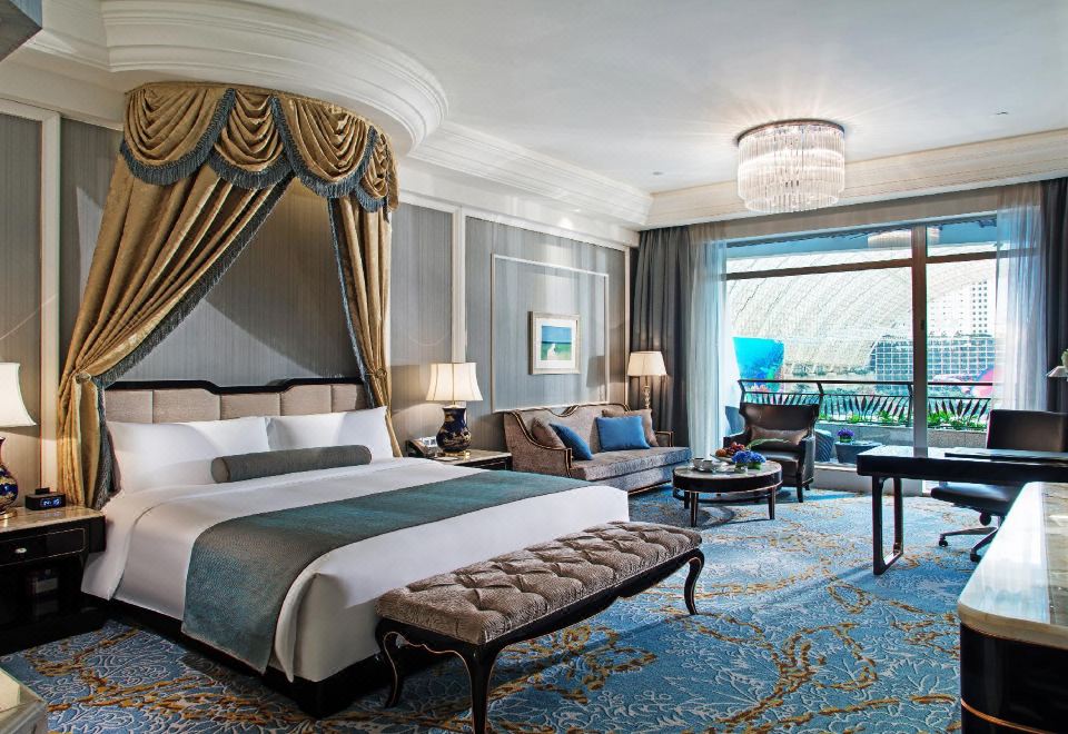 InterContinental Chengdu Global CenterPremium Lounge Access Room