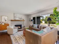 Seattle World Cup and NW Parks 3 Bedrooms Central AC Hot Tub & Outdoor Living ベリアンのホテル